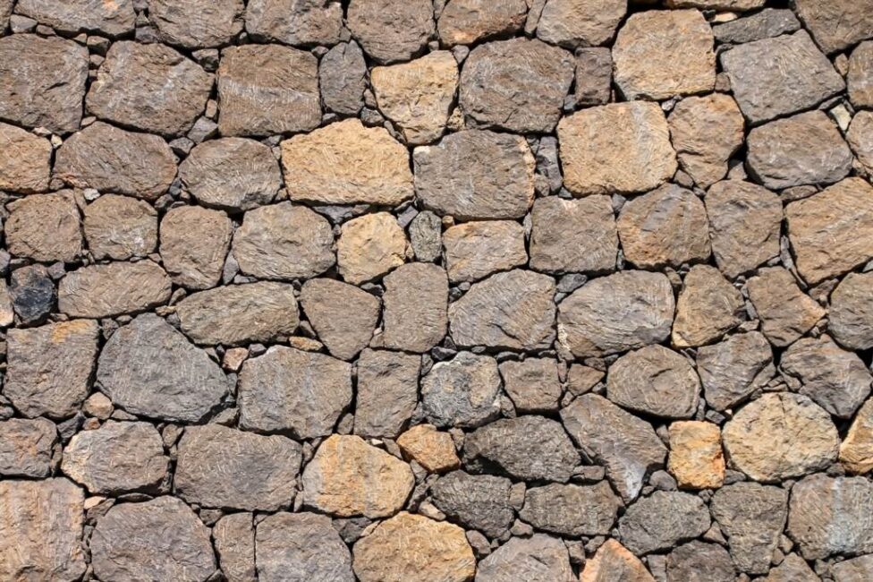 Wskazówki dotyczące układania płytek na nierównym terenie